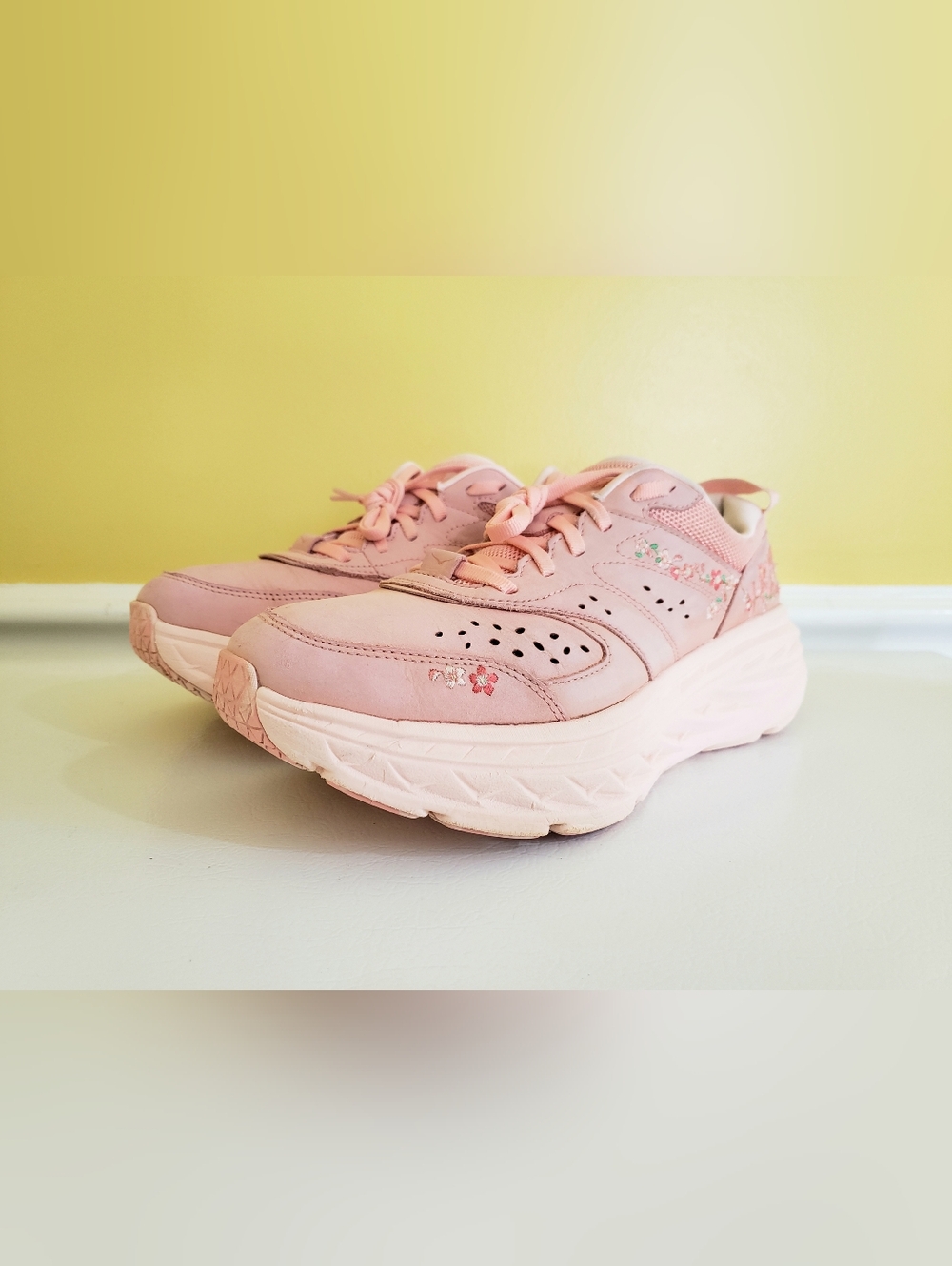 HOKA ONE ONE Women's Vibrant Bloom Bondi L BP Running Shoes (9.5) Pink